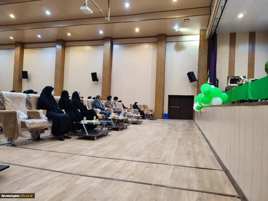 جلسه توجیهی دانشجویان ورودی ۱۴۰۱ با حضور مدیریت استانی دانشگاه فرهنگیان هرمزگان و مسئولان پردیس و کارشناسان حوزه های مختلف پردیس 11