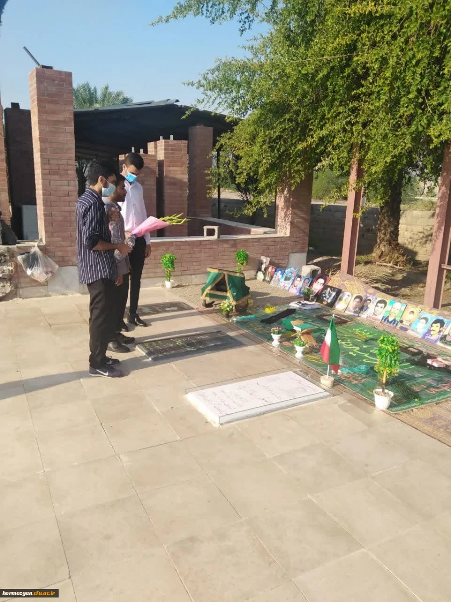 مراسم غبارروبی مزار شهداء،شهرستان رودان در روز دانشجو1