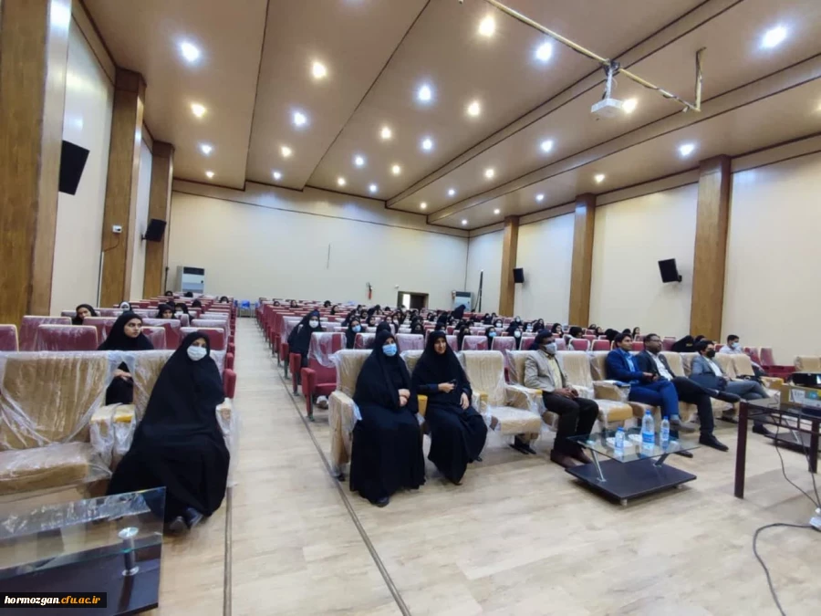 کارگاه در خصوص ارائه تسهیلات بنیاد ملی نخبگان ویژه دانشجویان برتر در پردیس فاطمه الزهرا (س) هرمزگان برگزار گردید. 3