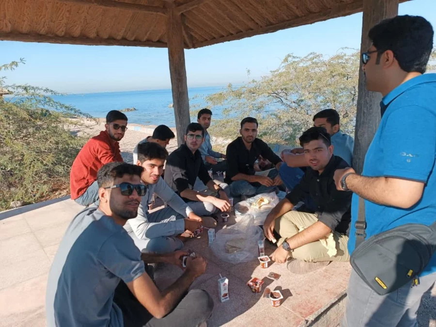 به همت شورای صنفی و انجمن ورزشی در (جزیره هرمز) برگزار گردید. 4