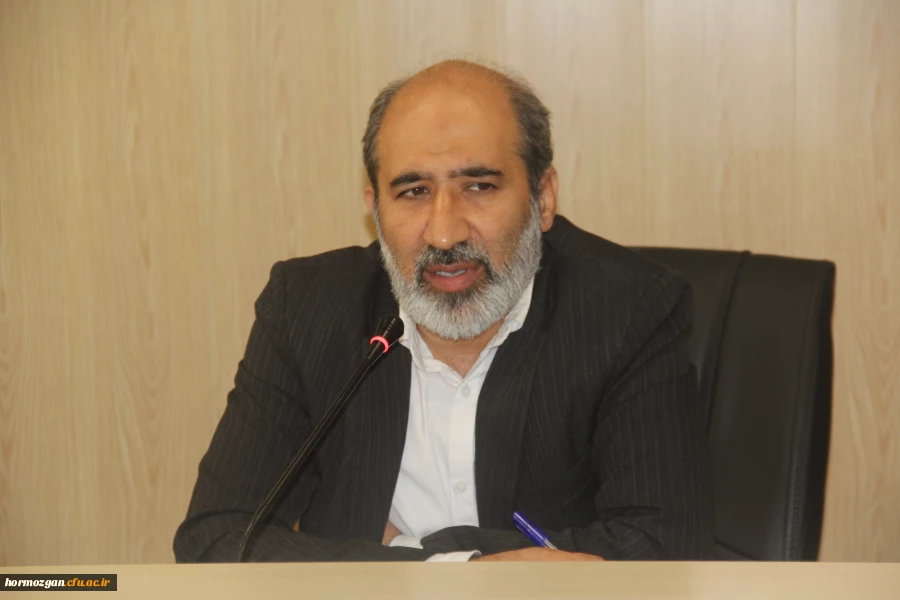  انتخاب چهارمین دوره مدیران گروه در دانشگاه فرهنگیان هرمزگان همزمان با سراسر کشور با حضور مدیر امور پردیس های استان و اعضای هیئت علمی و مدرسان رسمی دانشگاه برگزار گردید. 2