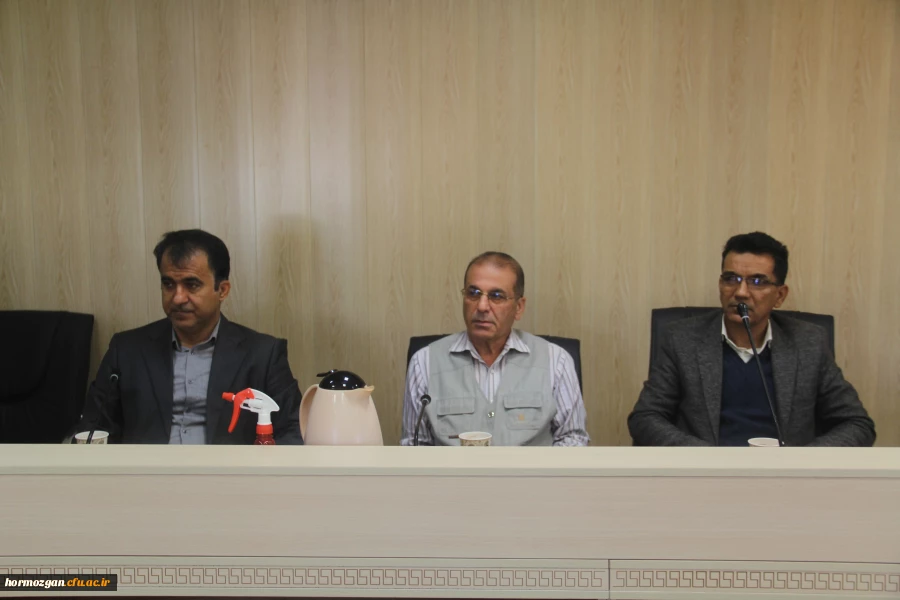  انتخاب چهارمین دوره مدیران گروه در دانشگاه فرهنگیان هرمزگان همزمان با سراسر کشور با حضور مدیر امور پردیس های استان و اعضای هیئت علمی و مدرسان رسمی دانشگاه برگزار گردید. 7