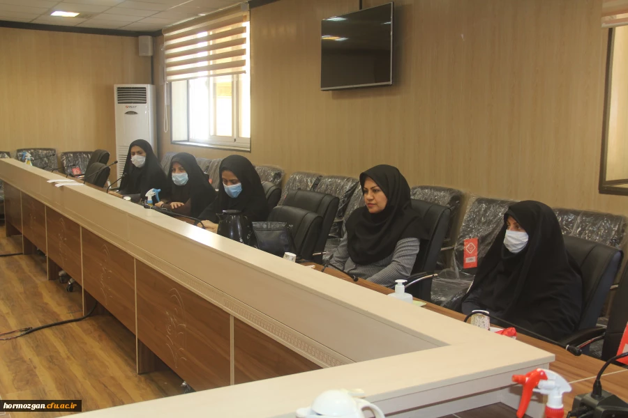  انتخاب چهارمین دوره مدیران گروه در دانشگاه فرهنگیان هرمزگان همزمان با سراسر کشور با حضور مدیر امور پردیس های استان و اعضای هیئت علمی و مدرسان رسمی دانشگاه برگزار گردید. 8