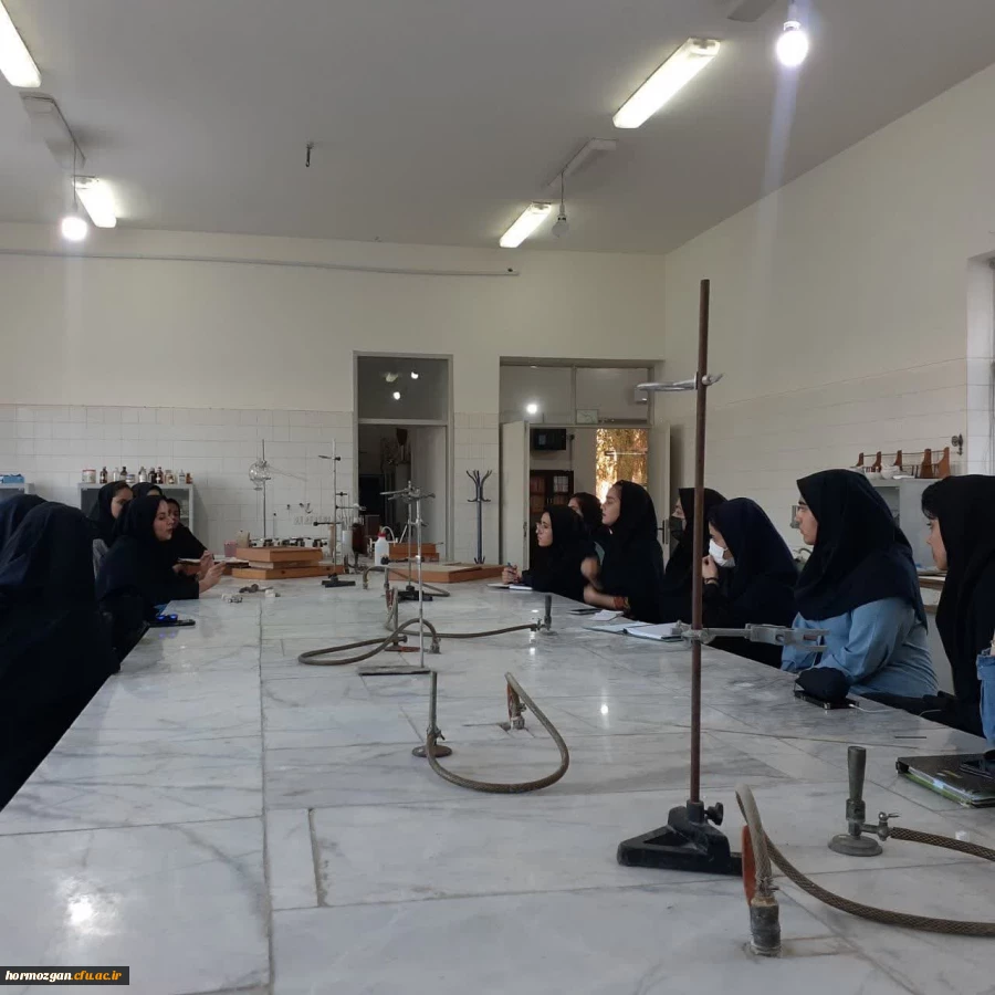 آزمایشگاه ها  و کتابخانه ها