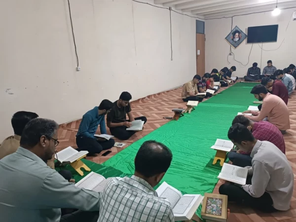 محفل انس با قرآن کریم با دانشجویان،روحانی معزز مرکز آموزش فرهنگیان میناب و قاریان برجسته برگزار گردید. 4