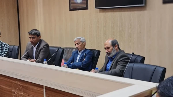 نشست دانشجویان رشته علوم تجربی با موضوع "بیان تجربیات و آشنایی با زندگی نامه پروفسور منوچهر وثوقی" 2