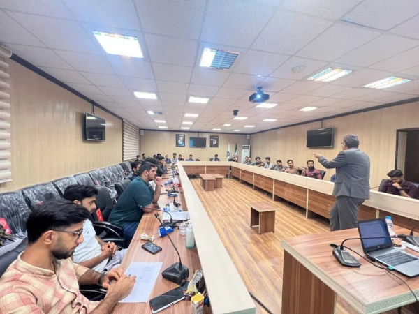 کارگاه  تبیین مولفه های اخلاق حرفه ای در دانشگاه فرهنگیان هرمزگان 4