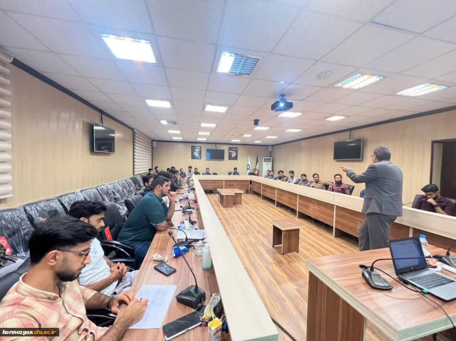 کارگاه  تبیین مولفه های اخلاق حرفه ای در دانشگاه فرهنگیان هرمزگان 4