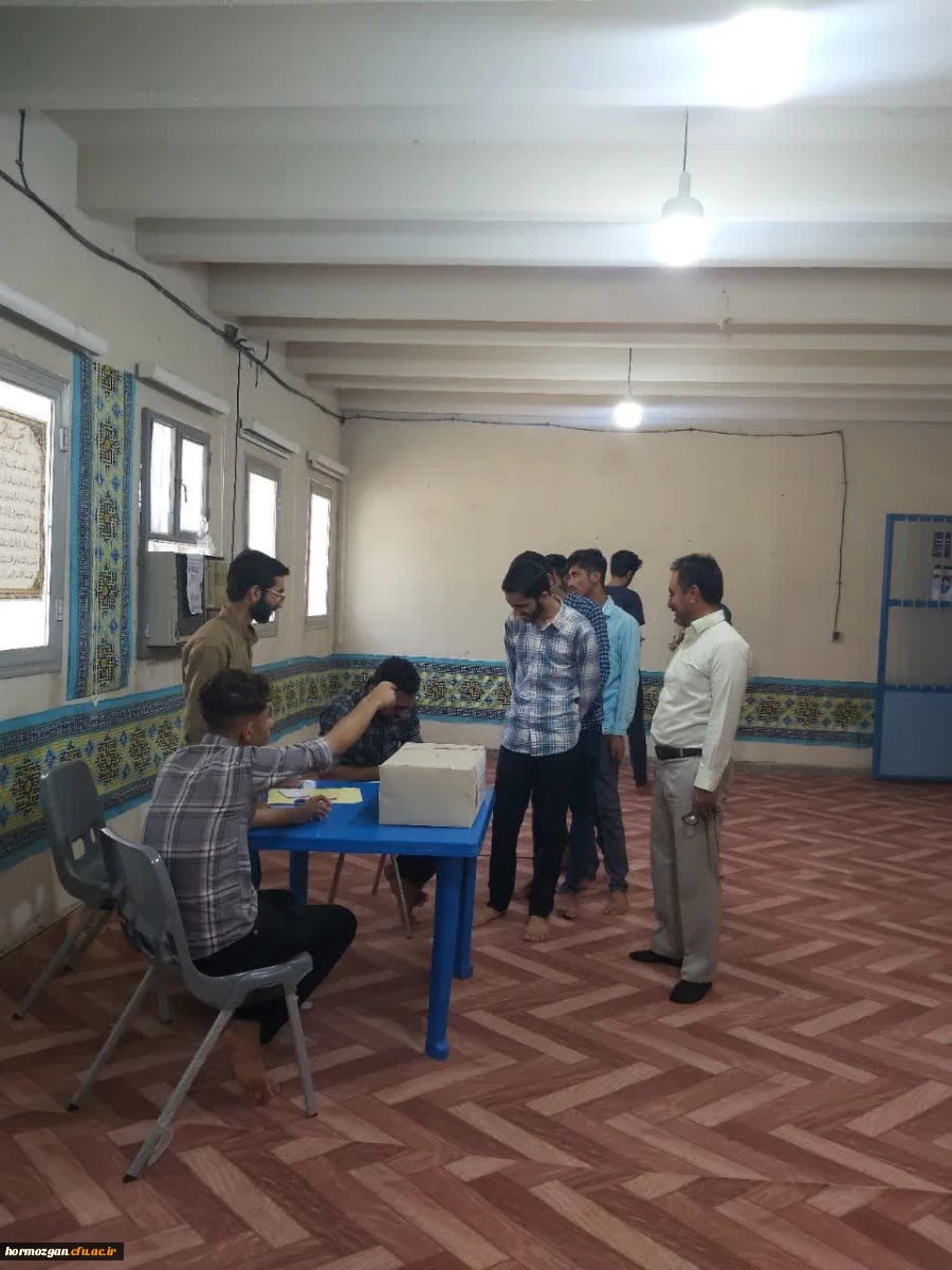 انتخابات شورای صنفی در مرکز تابعه آموزش فرهنگیان میناب برگزار گردید. 3