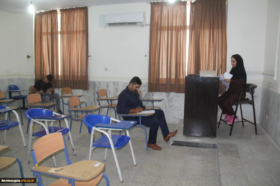 بازدید آقای دکتر بهرامشاهی ، مدیریت امورپردیس های دانشگاه فرهنگیان هرمزگان

از روند آزمون هماهنگ کشوری پایان ترم دانشجو معلمان دانشگاه فرهنگیان 15