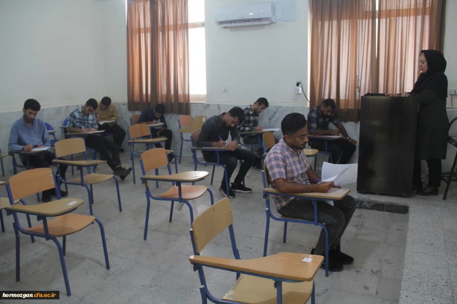 بازدید آقای دکتر بهرامشاهی ، مدیریت امورپردیس های دانشگاه فرهنگیان هرمزگان

از روند آزمون هماهنگ کشوری پایان ترم دانشجو معلمان دانشگاه فرهنگیان 14