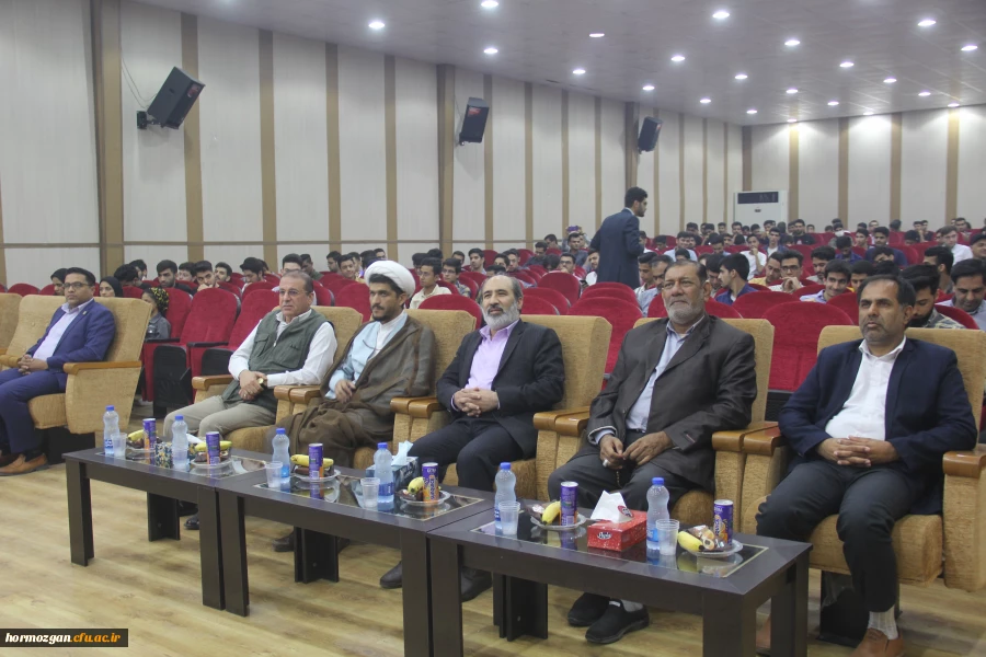 مراسم گرامیداشت ۱۶ آذر، روز دانشجو در پردیس شهید بهشتی بندرعباس برگزار گردید. 5