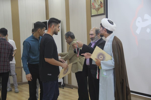 مراسم گرامیداشت ۱۶ آذر، روز دانشجو در پردیس شهید بهشتی بندرعباس برگزار گردید. 10