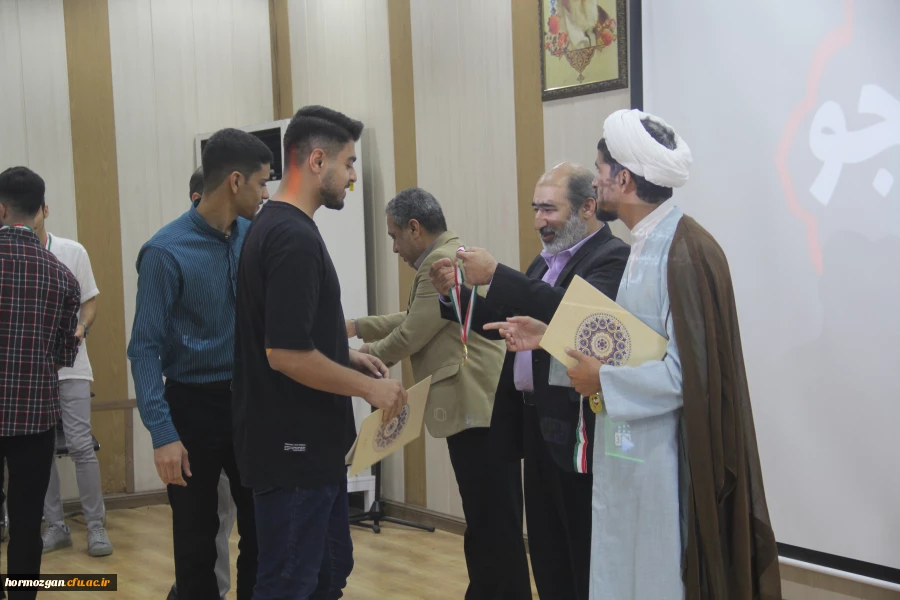 مراسم گرامیداشت ۱۶ آذر، روز دانشجو در پردیس شهید بهشتی بندرعباس برگزار گردید. 10