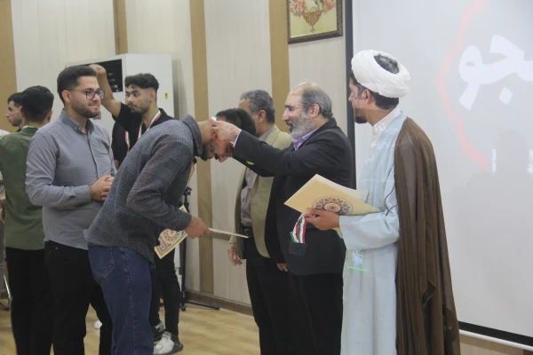 مراسم گرامیداشت ۱۶ آذر، روز دانشجو در پردیس شهید بهشتی بندرعباس برگزار گردید. 12