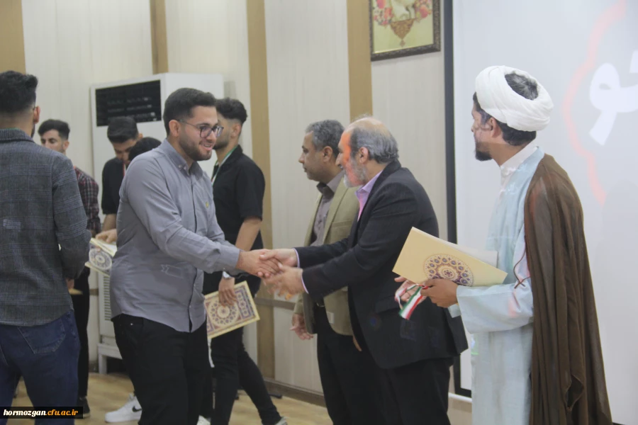 مراسم گرامیداشت ۱۶ آذر، روز دانشجو در پردیس شهید بهشتی بندرعباس برگزار گردید. 13