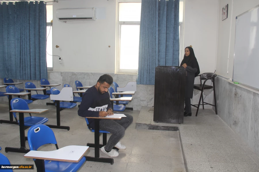 
 امتحانات پــایــان نیمســال اول
ورودی های  99
 17