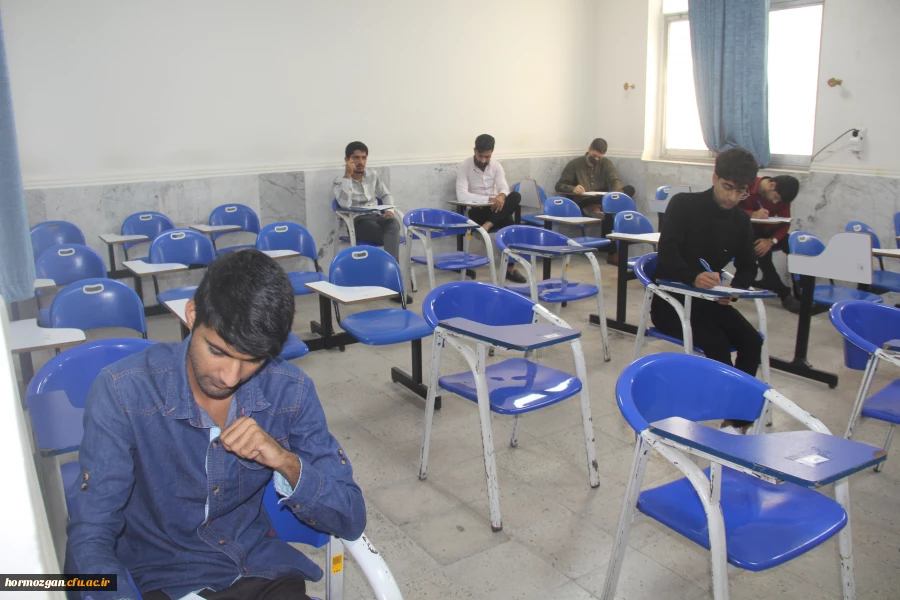 
 امتحانات پــایــان نیمســال اول
ورودی های  99
 18