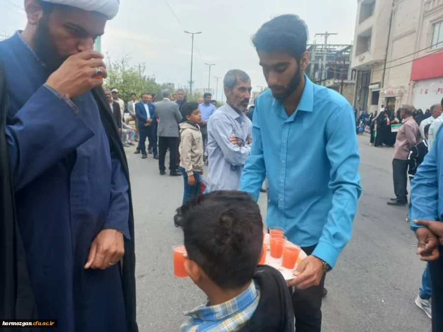  حضور استادان، کارکنان و دانشجومعلمان دانشگاه فرهنگیان هرمزگان مرکز آموزش  تابعه رودان، در میان انبوه راهپیمایان یوم الله ۲۲ بهمن و خلق حماسه ای دیگر 2