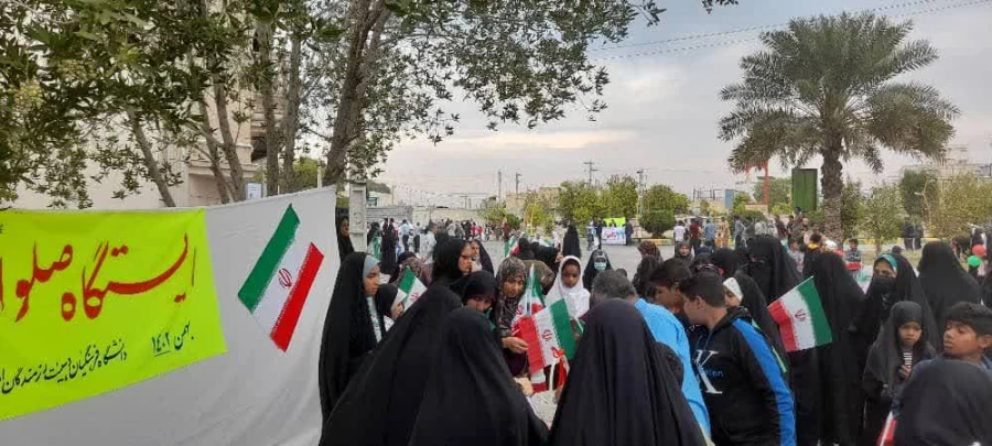  حضور استادان، کارکنان و دانشجومعلمان دانشگاه فرهنگیان هرمزگان مرکز آموزش  تابعه رودان، در میان انبوه راهپیمایان یوم الله ۲۲ بهمن و خلق حماسه ای دیگر 3