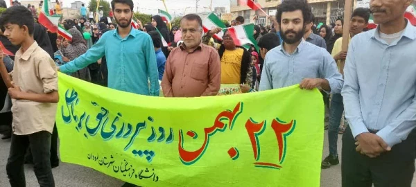  حضور استادان، کارکنان و دانشجومعلمان دانشگاه فرهنگیان هرمزگان مرکز آموزش  تابعه رودان، در میان انبوه راهپیمایان یوم الله ۲۲ بهمن و خلق حماسه ای دیگر 4