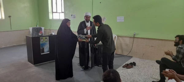 تجلیل از دانشجو معلم مرکز رودان، آقای اسلام بصری  برگزیده مسابقات کتابخوانی «فاطمه زهراس دختر محمد مصطفی ص» 2