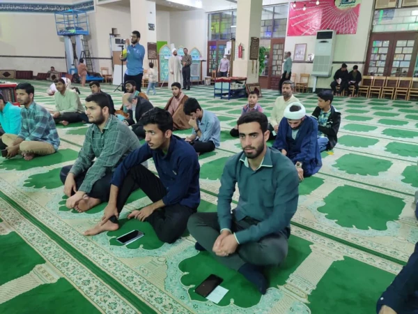 حضورمدیریت امور پردیس های دانشگاه فرهنگیان هرمزگان و دانشجومعلمان محترم درمراسم جشن میلاد حضرت مهدی (عجل الله) در مسجد قدس شهر بندرعباس وسخنرانی دکتر بهرامشاهی در خصوص حضور مردم در انتخابات مجلس شورای اسلامی 
 3