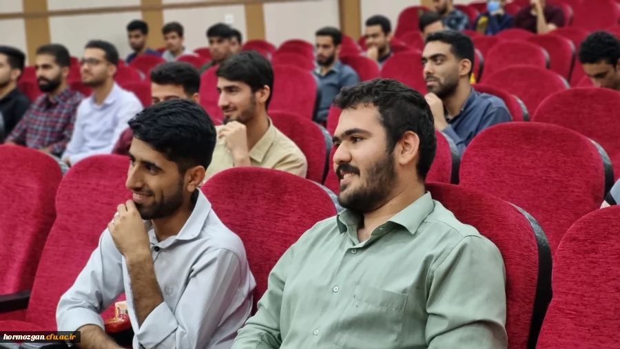 برگزاری نشست پرسش و پاسخ با محوریت شرکت در انتخابات آری یا خیر در دانشگاه فرهنگیان هرمزگان 4