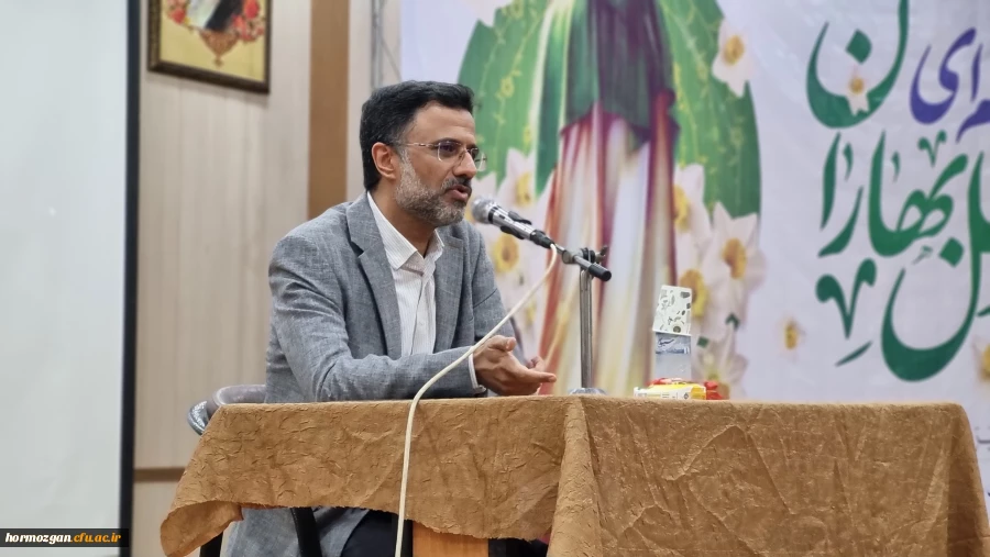 برگزاری نشست پرسش و پاسخ با محوریت شرکت در انتخابات آری یا خیر در دانشگاه فرهنگیان هرمزگان 7