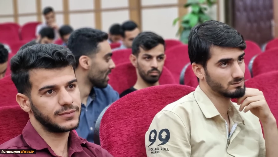 برگزاری نشست پرسش و پاسخ با محوریت شرکت در انتخابات آری یا خیر در دانشگاه فرهنگیان هرمزگان 11