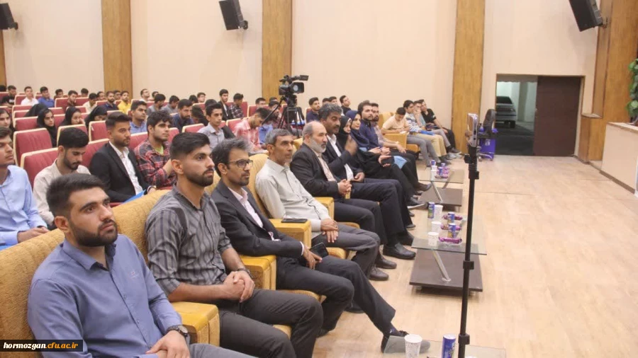 اولین جلسه از دوره علمی جامعه شناسی و علوم اجتماعی با حضور جناب دکتر تقی آزاد ارمکی در دانشگاه فرهنگیان هرمزگان برگزار شد. 2