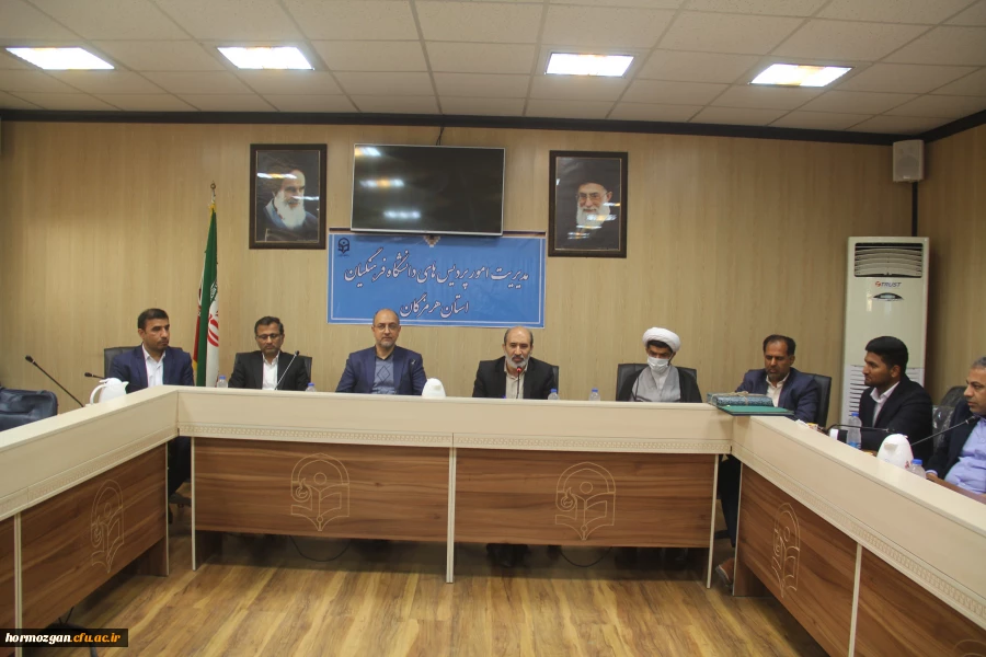 آیین تکریم و معارفه ریاست اداره حراست دانشگاه فرهنگیان هرمزگان با حضور دکتر میرزا زاده حسینی معاونت اداره کل حراست دانشگاه فرهنگیان و آقای مصلحی ریاست حراست اداره کل آموزش و پرورش استان هرمزگان 3