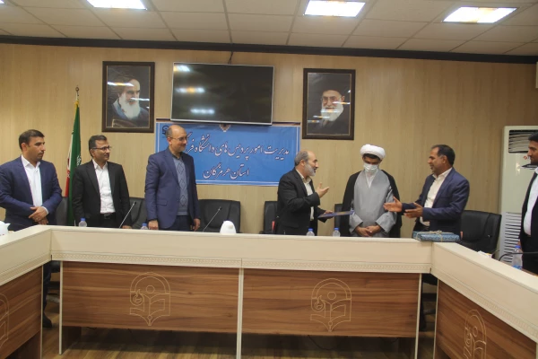 آیین تکریم و معارفه ریاست اداره حراست دانشگاه فرهنگیان هرمزگان با حضور دکتر میرزا زاده حسینی معاونت اداره کل حراست دانشگاه فرهنگیان و آقای مصلحی ریاست حراست اداره کل آموزش و پرورش استان هرمزگان 12