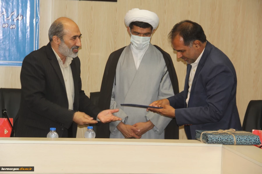 آیین تکریم و معارفه ریاست اداره حراست دانشگاه فرهنگیان هرمزگان با حضور دکتر میرزا زاده حسینی معاونت اداره کل حراست دانشگاه فرهنگیان و آقای مصلحی ریاست حراست اداره کل آموزش و پرورش استان هرمزگان 14