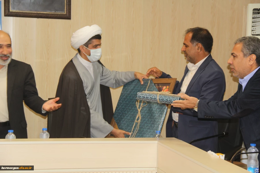 آیین تکریم و معارفه ریاست اداره حراست دانشگاه فرهنگیان هرمزگان با حضور دکتر میرزا زاده حسینی معاونت اداره کل حراست دانشگاه فرهنگیان و آقای مصلحی ریاست حراست اداره کل آموزش و پرورش استان هرمزگان 16