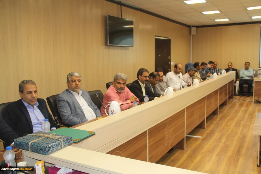 آیین تکریم و معارفه ریاست اداره حراست دانشگاه فرهنگیان هرمزگان با حضور دکتر میرزا زاده حسینی معاونت اداره کل حراست دانشگاه فرهنگیان و آقای مصلحی ریاست حراست اداره کل آموزش و پرورش استان هرمزگان 4