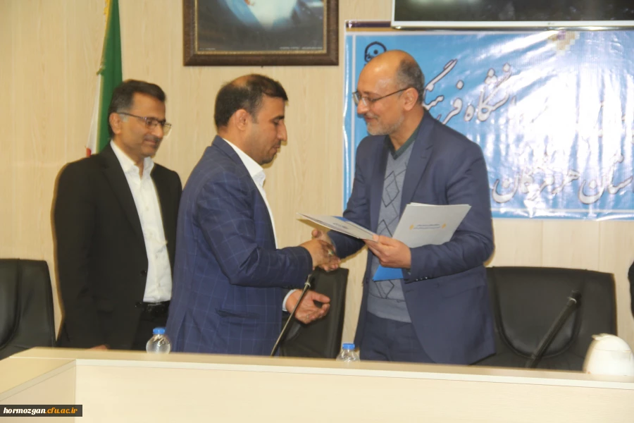 آیین تکریم و معارفه ریاست اداره حراست دانشگاه فرهنگیان هرمزگان با حضور دکتر میرزا زاده حسینی معاونت اداره کل حراست دانشگاه فرهنگیان و آقای مصلحی ریاست حراست اداره کل آموزش و پرورش استان هرمزگان 26