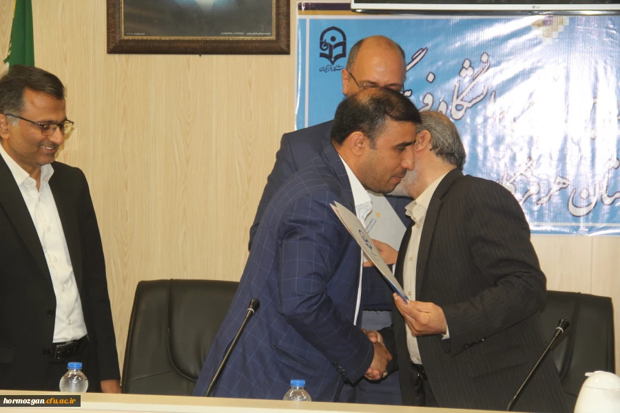 آیین تکریم و معارفه ریاست اداره حراست دانشگاه فرهنگیان هرمزگان با حضور دکتر میرزا زاده حسینی معاونت اداره کل حراست دانشگاه فرهنگیان و آقای مصلحی ریاست حراست اداره کل آموزش و پرورش استان هرمزگان 22