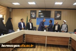 آیین تکریم و معارفه ریاست اداره حراست دانشگاه فرهنگیان هرمزگان با حضور دکتر میرزا زاده حسینی معاونت اداره کل حراست دانشگاه فرهنگیان و آقای مصلحی ریاست حراست اداره کل آموزش و پرورش استان هرمزگان 15