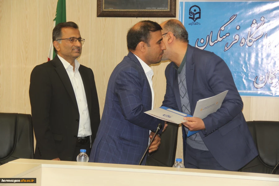 آیین تکریم و معارفه ریاست اداره حراست دانشگاه فرهنگیان هرمزگان با حضور دکتر میرزا زاده حسینی معاونت اداره کل حراست دانشگاه فرهنگیان و آقای مصلحی ریاست حراست اداره کل آموزش و پرورش استان هرمزگان 25