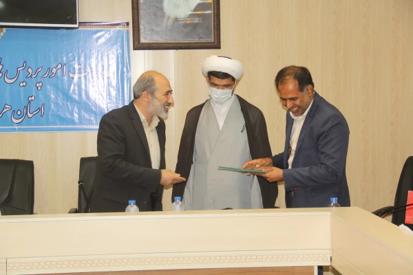 آیین تکریم و معارفه ریاست اداره حراست دانشگاه فرهنگیان هرمزگان با حضور دکتر میرزا زاده حسینی معاونت اداره کل حراست دانشگاه فرهنگیان و آقای مصلحی ریاست حراست اداره کل آموزش و پرورش استان هرمزگان 19