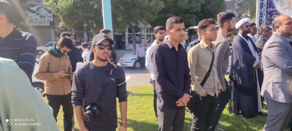 حضور معاونین ،مسئول نهاد رهبری و دانشجو معلمان پردیس شهید بهشتی در مراسم
 تشیح پیکر پاک شهید مدافع حرم ناو سالار یکم پاسدار
رضازارعی سومین شهید مدافع حرم استان هرمزگان 3