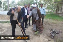 بمناسبت روز درختکاری با حضور مدیریت دانشگاه ، مسئولین و دانشجو معلمان دانشگاه فرهنگیان تعدادی نهال بصورت نمادین در محوطه پردیس شهید بهشتی دانشگاه فرهنگیان کاشته شد. 5