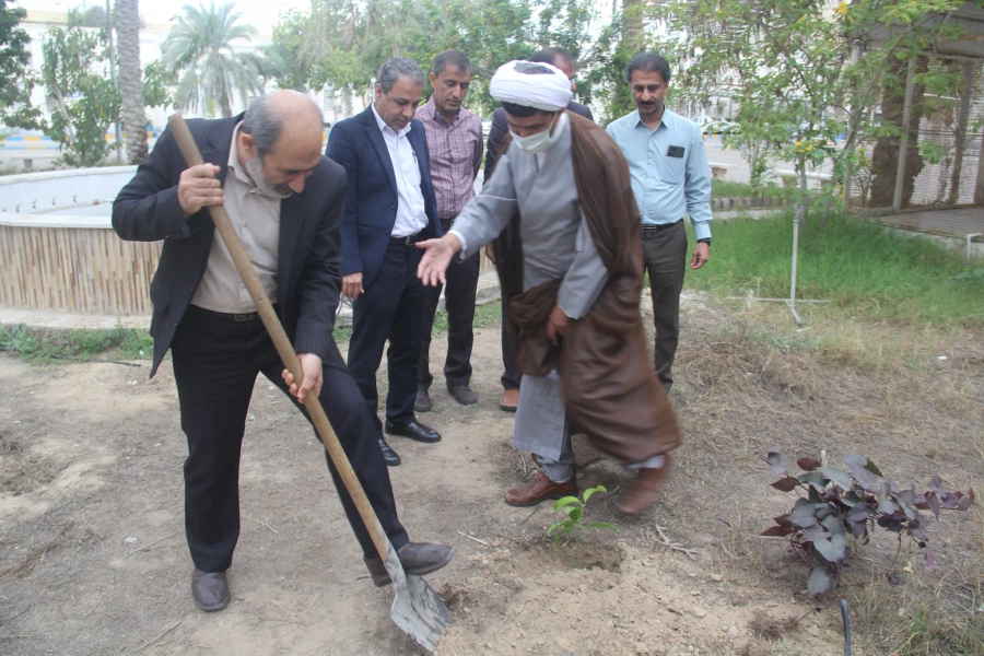 بمناسبت روز درختکاری با حضور مدیریت دانشگاه ، مسئولین و دانشجو معلمان دانشگاه فرهنگیان تعدادی نهال بصورت نمادین در محوطه پردیس شهید بهشتی دانشگاه فرهنگیان کاشته شد. 5