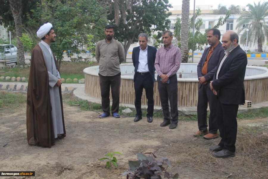 بمناسبت روز درختکاری با حضور مدیریت دانشگاه ، مسئولین و دانشجو معلمان دانشگاه فرهنگیان تعدادی نهال بصورت نمادین در محوطه پردیس شهید بهشتی دانشگاه فرهنگیان کاشته شد. 3