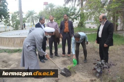 بمناسبت روز درختکاری با حضور مدیریت دانشگاه ، مسئولین و دانشجو معلمان دانشگاه فرهنگیان تعدادی نهال بصورت نمادین در محوطه پردیس شهید بهشتی دانشگاه فرهنگیان کاشته شد. 7