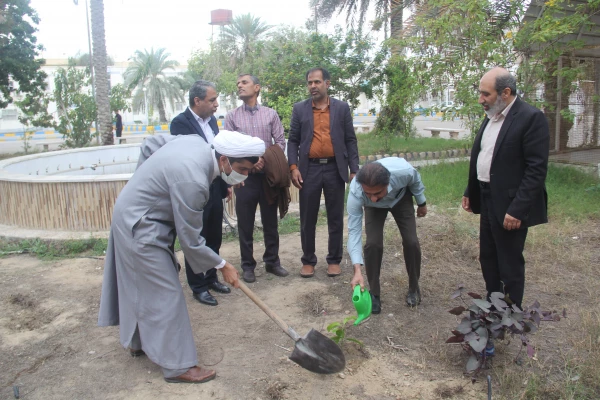 بمناسبت روز درختکاری با حضور مدیریت دانشگاه ، مسئولین و دانشجو معلمان دانشگاه فرهنگیان تعدادی نهال بصورت نمادین در محوطه پردیس شهید بهشتی دانشگاه فرهنگیان کاشته شد. 7