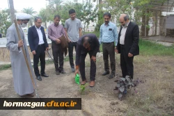 بمناسبت روز درختکاری با حضور مدیریت دانشگاه ، مسئولین و دانشجو معلمان دانشگاه فرهنگیان تعدادی نهال بصورت نمادین در محوطه پردیس شهید بهشتی دانشگاه فرهنگیان کاشته شد. 9