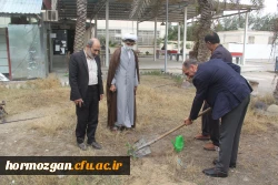 بمناسبت روز درختکاری با حضور مدیریت دانشگاه ، مسئولین و دانشجو معلمان دانشگاه فرهنگیان تعدادی نهال بصورت نمادین در محوطه پردیس شهید بهشتی دانشگاه فرهنگیان کاشته شد. 11