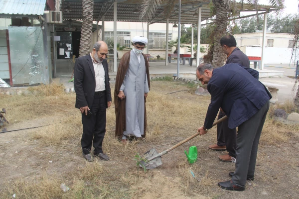 بمناسبت روز درختکاری با حضور مدیریت دانشگاه ، مسئولین و دانشجو معلمان دانشگاه فرهنگیان تعدادی نهال بصورت نمادین در محوطه پردیس شهید بهشتی دانشگاه فرهنگیان کاشته شد. 11